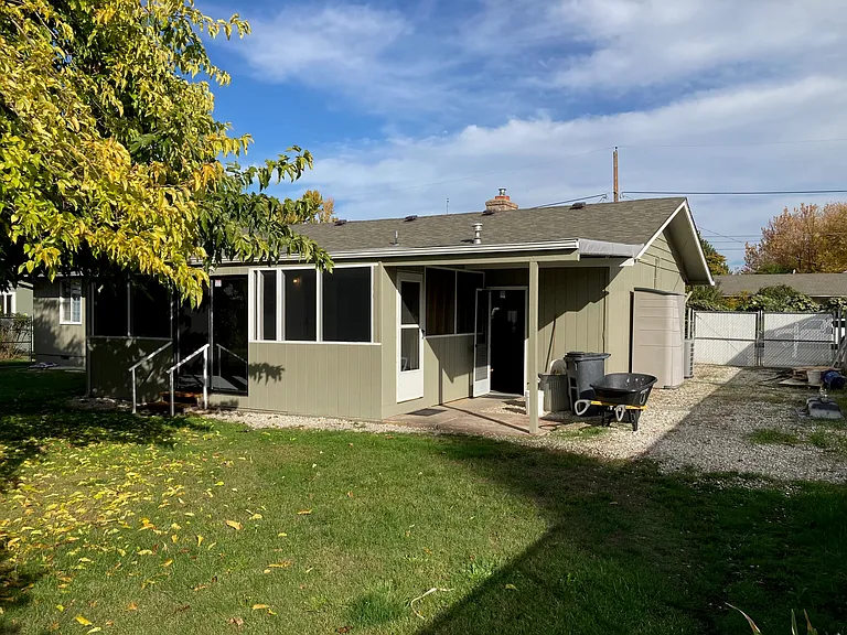 210 Corcoran Ln — Photo 9