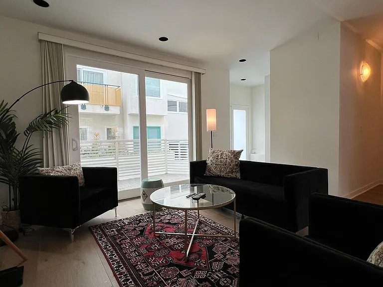 807 21st St #3 — Photo 8