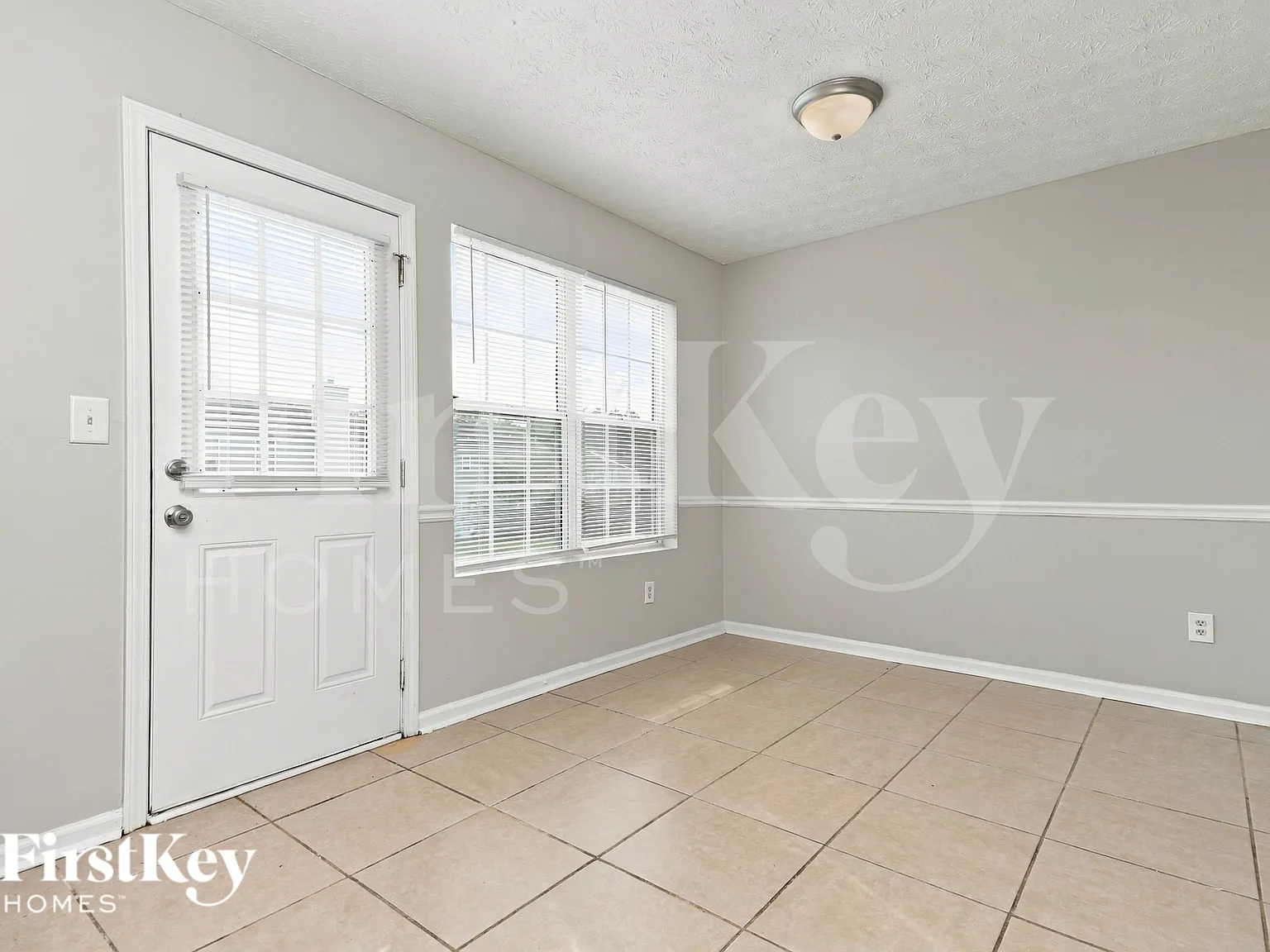 3 bed, 2.5 bath, 1302 sqft, $1,560 — Photo 4