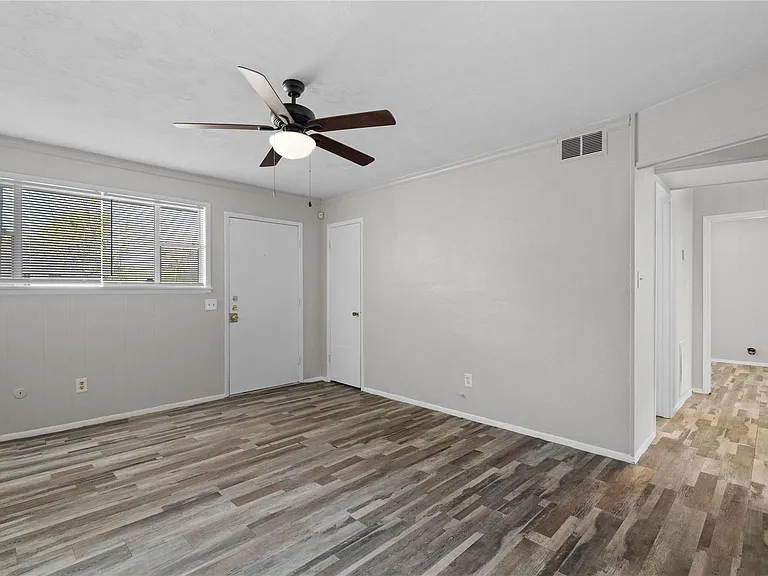 2729 Main St #8 — Photo 3
