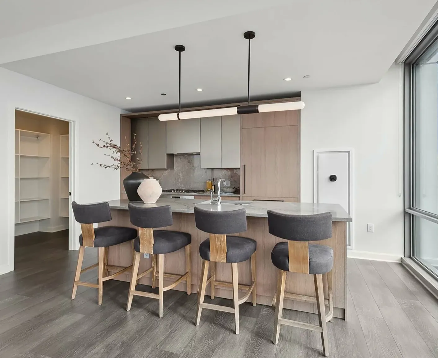 3 bed, 2.5 bath, 1658 sqft, $8,228 — Photo 1