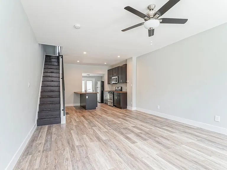 2733 Oakford St — Photo 6