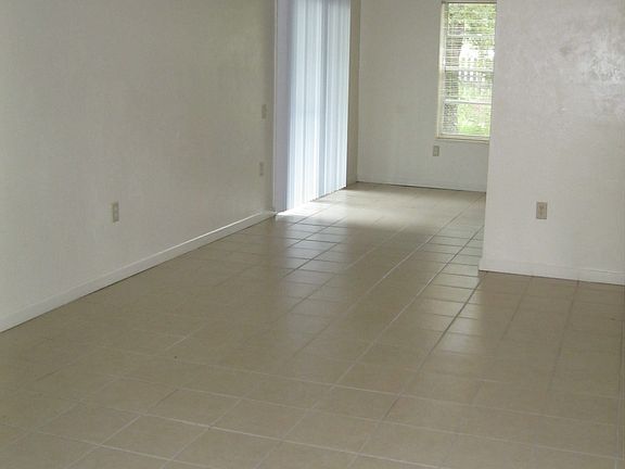 2nd image of 4118 NE 1st Ter
