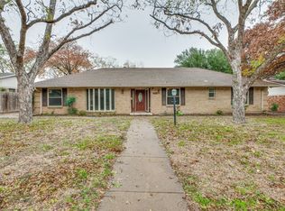 3913 Sundown Dr, Benbrook, TX 76116