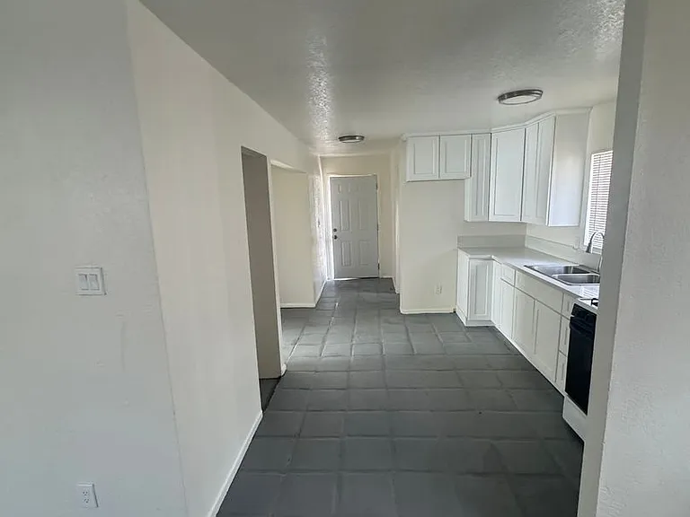 2160 5th Ln — Photo 5