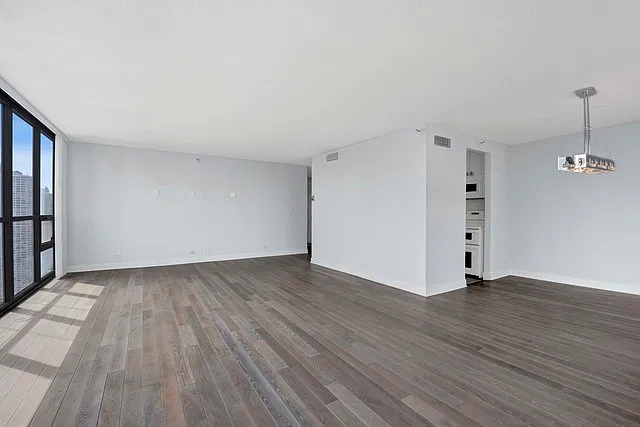 2 bed, 1390 sqft, $3,500 — Photo 2