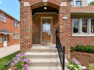 2366 N 74th St, Wauwatosa, WI 53213