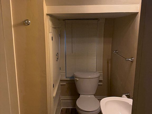3rd image of 732 Fulton St E #2
