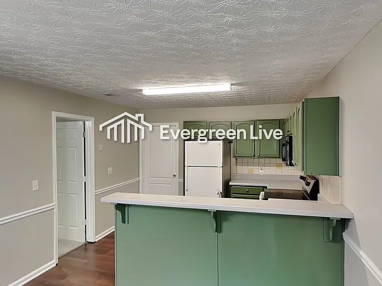 105 Hugh Dr — Photo 6