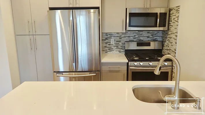 Rented by Grand & Co. | media 32