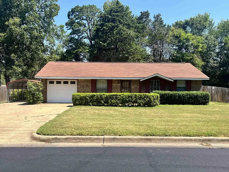 2312 Smuts Dr — Photo 1