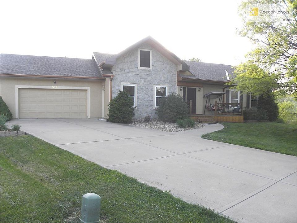1st image of 636 SE Greenridge Ct