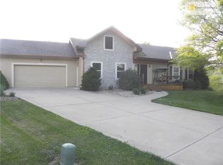 636 SE Greenridge Ct, Lees Summit, MO 64063