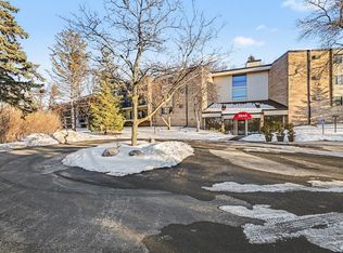 5645 Green Circle Dr APT 315, Minnetonka, MN 55343