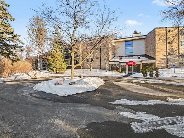 5645 Green Circle Dr APT 315, Minnetonka, MN 55343