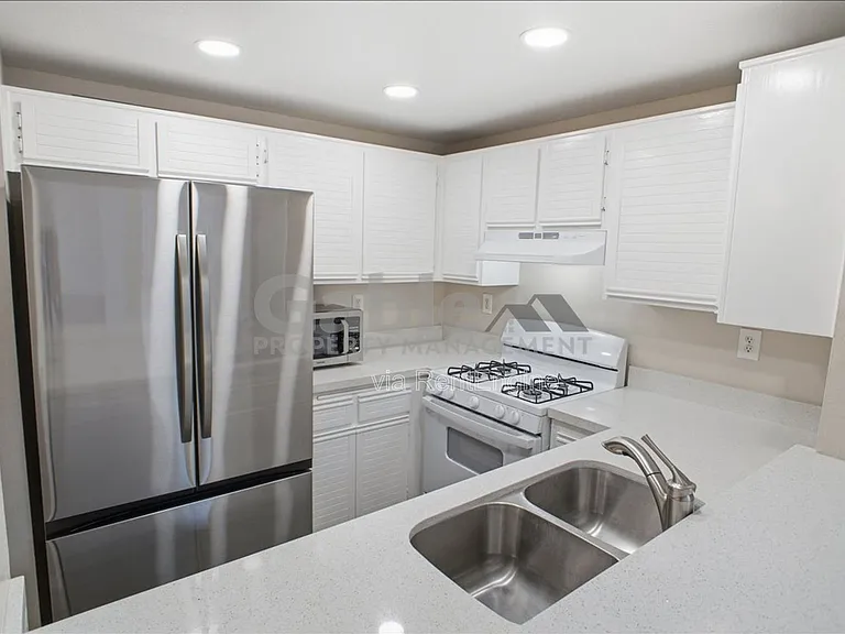 24131 Del Monte Dr #184 — Photo 3