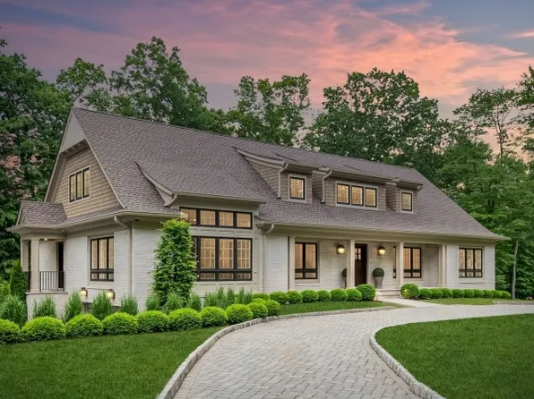 11 White Pine Rd, Upper Saddle River Boro, NJ 07458