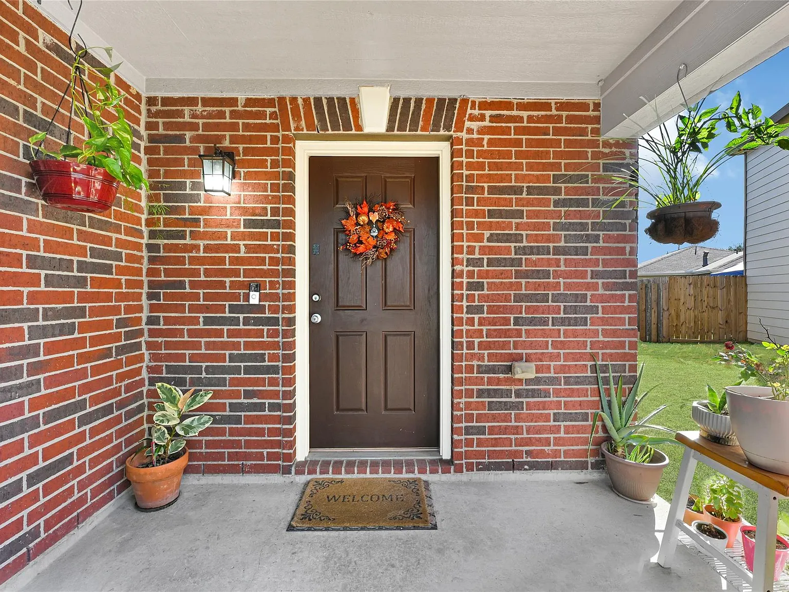 3 bed, 2.5 bath, 2182 sqft, $2,400 — Photo 2