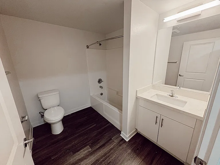 6332 Woodman Ave #4 — Photo 7