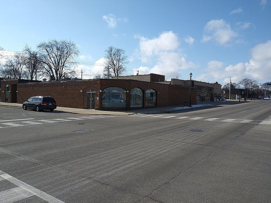 2nd image of 12601 W Hampton Ave