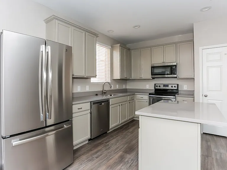 1724 Gayla Creek Dr — Photo 8