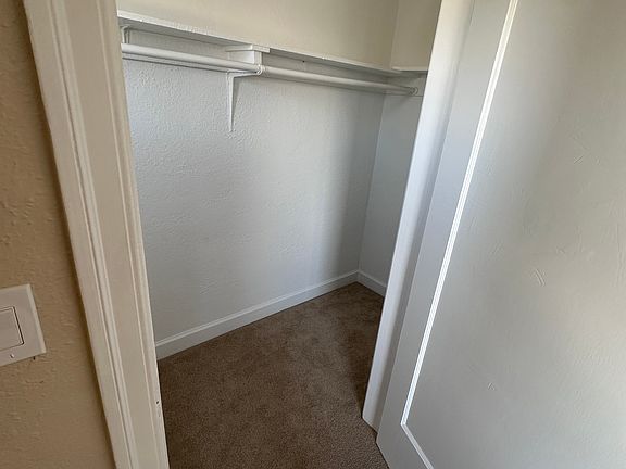 4th image of 1672 Oxford St #17