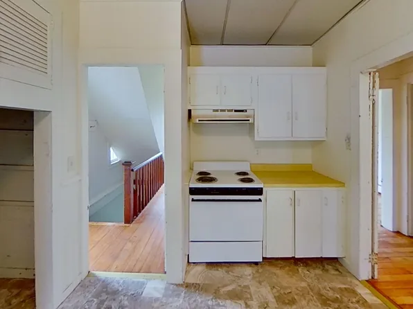 702 Main St APT 2E, Amherst, MA 01002