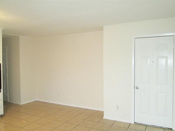 5th image of 240 Hallmark Dr W
