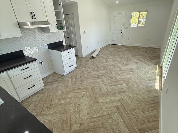 2nd image of 4195 Mariposa Ave #4191