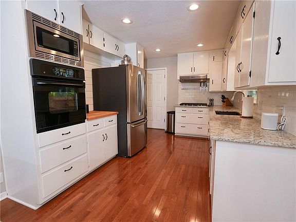 3rd image of 3708 W 48th St