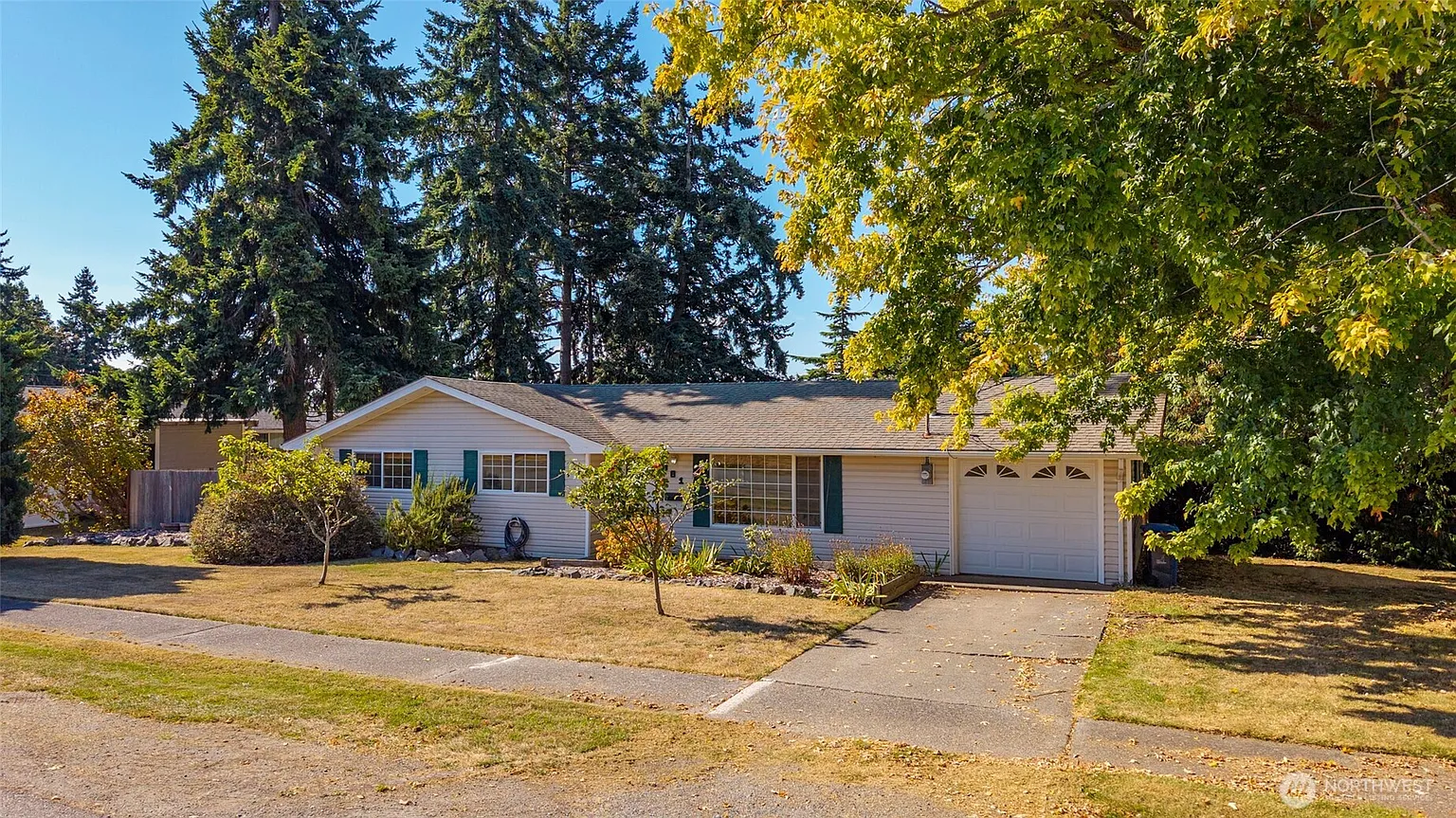 381 NE Queets Street photo 1