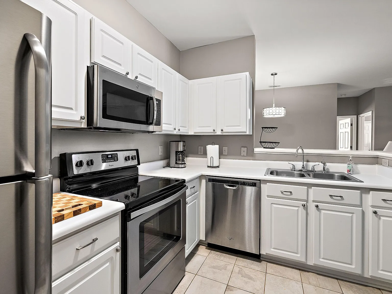 3 bed, 2.0 bath, 1197 sqft, $3,195 — Photo 4
