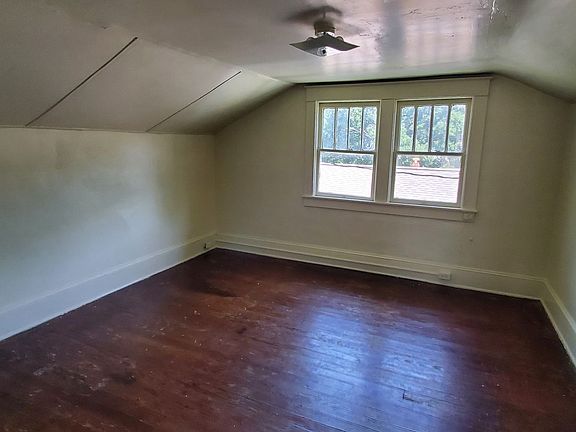 5th image of 1104 Bellevue St