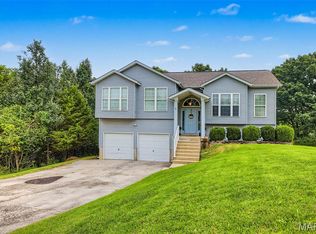 6 Club Ct, High Ridge, MO 63049