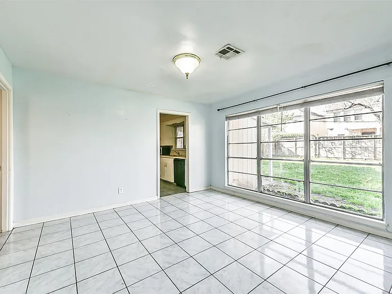 4710 Wedgewood Dr — Photo 2