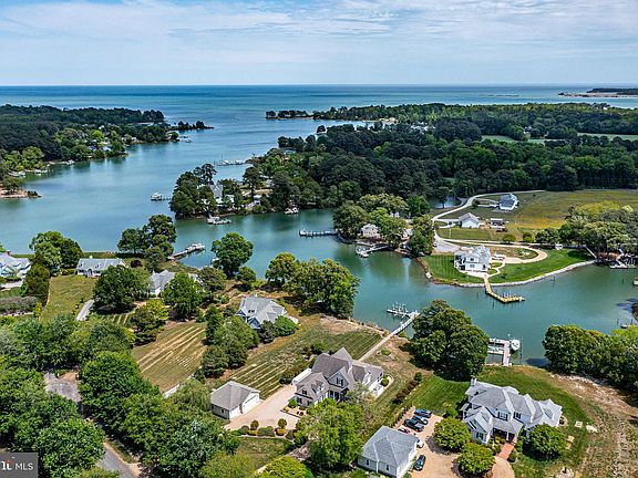 3rd image of 310 Old Point Rd
