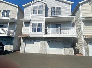 42 Highland Rd UNIT 6, Stamford, CT 06902