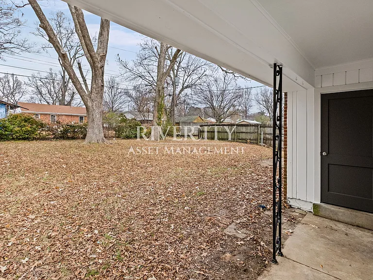 1694 Claire Dr — Photo 4