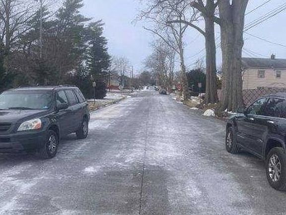 Exterior Neighborhood (street photo)