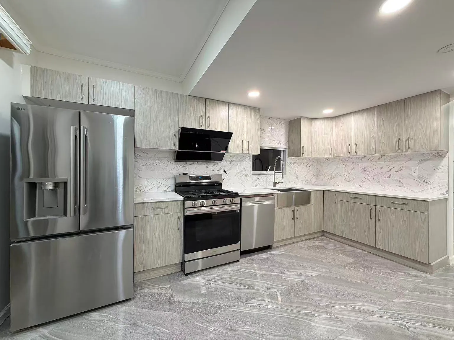 3 bed, 2000 sqft, $4,200 — Photo 1