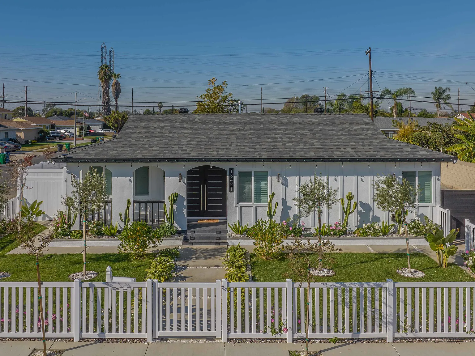 4 bed, 1900 sqft, $7,950 — Photo 2
