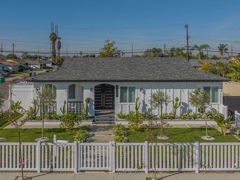 13421 Nevada St — Photo 2