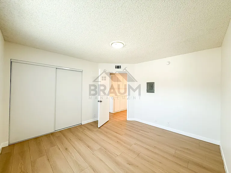11007 Hartsook St #112 — Photo 23