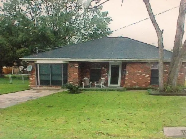 300 Evelyn Dr, Luling, LA 70070