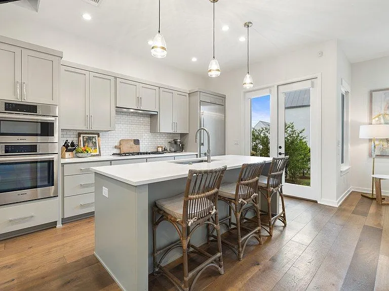2528 Watkins Way — Photo 3
