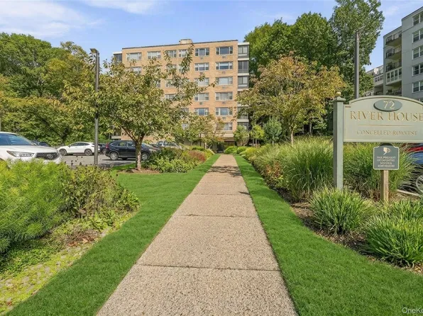 72 Pondfield Road W #4C, Bronxville, NY 10708
