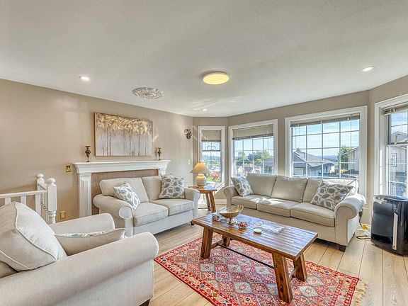 3rd image of 1465 Blackwater Pl