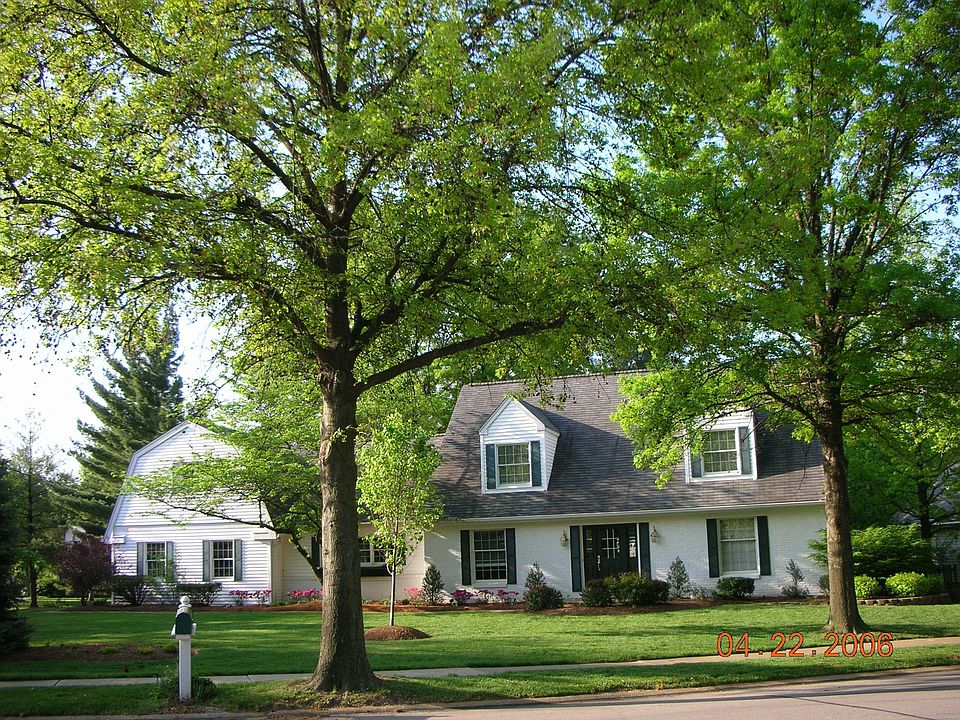 Cape Cod 1.5 Story Front elev.