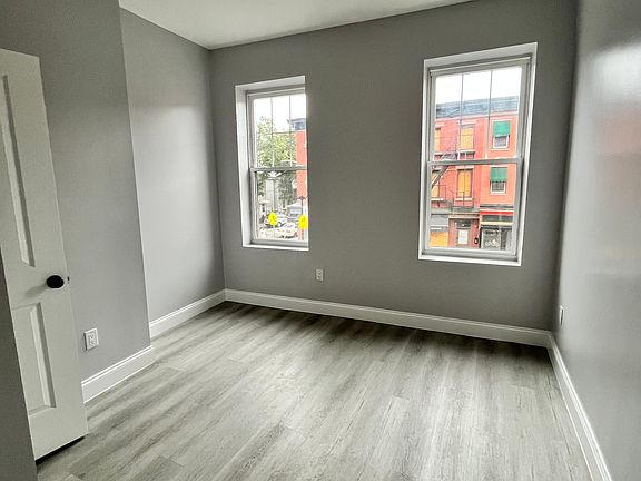 5th image of 131 Monticello Ave APT 3