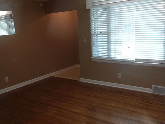 3. 1645 Windsor, Living Room (1)